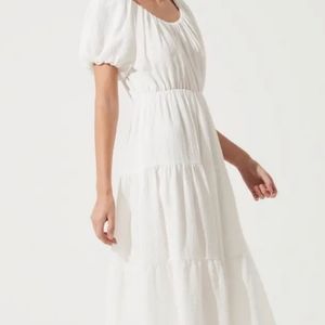 NWT Astr the Label Tiered White Short Sleeve Midi Dress, size M